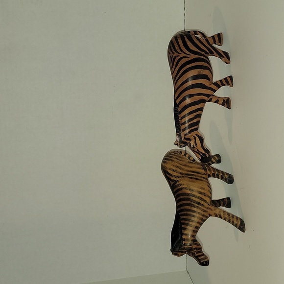 Two wood zebra's - Picture 3 of 3